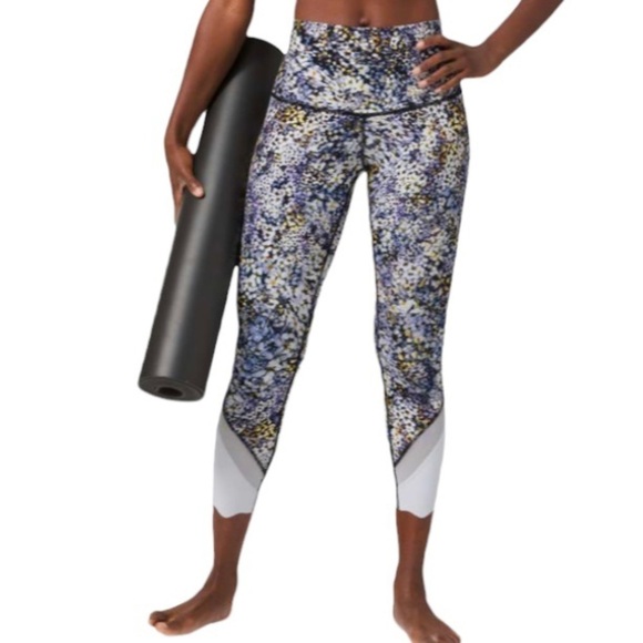 Lululemon Wunder Under Crop HighRise Luxtreme
Floral Metropolis Multi Starlight - Picture 2 of 12